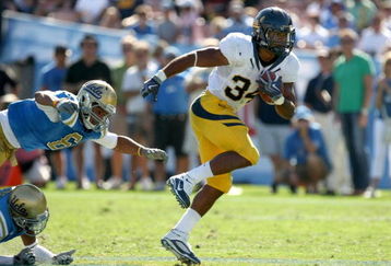 PASADENA, CA - OCTOBER 17: Running back Shane Vereen #34 of the California Golden Bears carries the ball against the UCLA Bruins on October 17, 2009 at the Rose Bowl in Pasadena, California.   Cal won 45-26.  (Photo by Stephen Dunn/Getty Images)