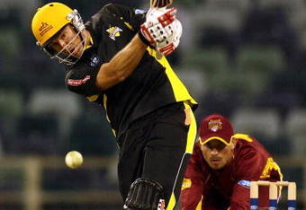 PERTH, AUSTRALIA - OCTOBER 11:  Ashley Noffke of the Warriors hits out during the Ford Ranger Cup match between the Western Australian Warriors  and the Queensland Bulls at WACA on October 11, 2009 in Perth, Australia.  (Photo by Paul Kane/Getty Images)
