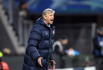 ALKMAAR, NETHERLANDS - OCTOBER 20:  Arsenal manager Arsene Wenger shouts instructions to his players during the UEFA Champions League Group H match between AZ Alkmaar and Arsenal at the DSB Stadium on October 20, 2009 in Alkmaar, Netherlands.  (Photo by Michael Regan/Getty Images)