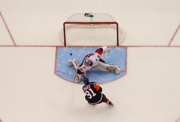 UNIONDALE, NY- OCTOBER 21: John Tavares #91 of the New York Islanders scores the winning goal in the shootout on Cam Ward #30 of the Carolina Hurricanes during the game on October 21, 2009 at  in Uniondale, NY.  (Photo by Jared Wickerham/Getty Images)