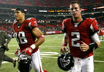 ATLANTA - OCTOBER 18:  Quarterback Matt Ryan #2 and Tony Gonzalez #88 of the Atlanta Falcons against the Chicago Bears at Georgia Dome on October 18, 2009 in Atlanta, Georgia.  (Photo by Kevin C. Cox/Getty Images)