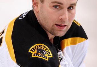 GLENDALE, AZ - OCTOBER 17:  Marc Savard #91 of the Boston Bruins warms up before the NHL game against the Phoenix Coyotes at Jobing.com Arena on October 17, 2009 in Glendale, Arizona. The Coyotes defeated the Bruins 4-1.  (Photo by Christian Petersen/Getty Images)
