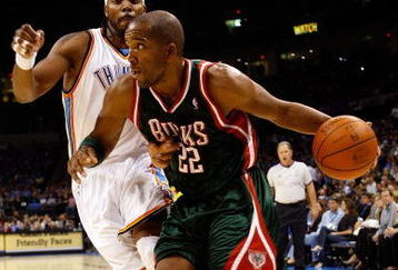 OKLAHOMA CITY - OCTOBER 29:  Michael Redd #22 of the Milwaukee Bucks drives to the basket past Chris Wilcox #54 of the Oklahoma City Thunder at the Ford Center on October 29, 2008 in Oklahoma City, Oklahoma. The Bucks won 98-87.  NOTE TO USER: User expressly acknowledges and agrees that, by downloading and/or using this Photograph, user is consenting to the terms and conditions of the Getty Images License Agreement.  (Photo by Chris Graythen/Getty Images)