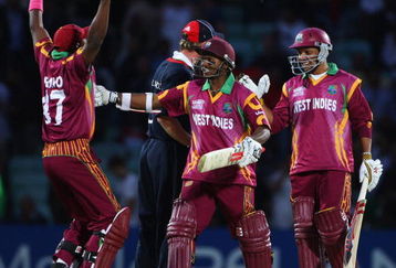 LONDON, ENGLAND - JUNE 15:  Ramnaresh Sarwan (R) and Shivnarine Chanderpaul of West Indies celebrate victory with Dwayne Bravo (L) during the ICC World Twenty20 Super Eights match between England and West Indies at the Brit Oval on June 15, 2009 in London, England.  (Photo by Tom Shaw/Getty Images)
