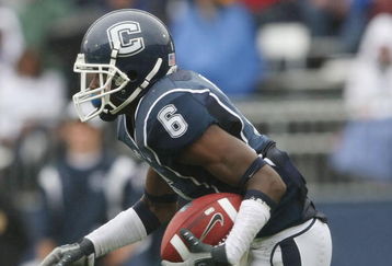 EAST HARTFORD, CT - SEPTEMBER 12:  Jasper Howard #6 of the Connecticut Huskies returns a punt against the North Carolinia Tar Heels on September 12, 2009 at Rentschler Field in East Hartford, Connecticut.  (Photo by Elsa/Getty Images)