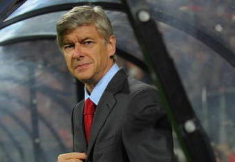 ALKMAAR, NETHERLANDS - OCTOBER 20: Manager Arsene Wenger of Arsenal looks on before the UEFA Champions League Group H match between AZ Alkmaar and Arsenal at the DSB Stadium on October 20, 2009 in Alkmaar, Netherlands.  (Photo by Michael Regan/Getty Images)