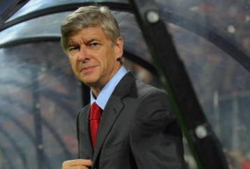 ALKMAAR, NETHERLANDS - OCTOBER 20: Manager Arsene Wenger of Arsenal looks on before the UEFA Champions League Group H match between AZ Alkmaar and Arsenal at the DSB Stadium on October 20, 2009 in Alkmaar, Netherlands.  (Photo by Michael Regan/Getty Images)