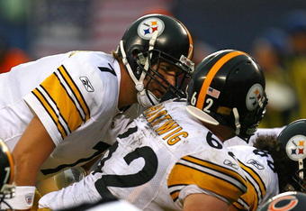 CHICAGO - SEPTEMBER 20: Ben Roethlisberger #7 of the Pittsburgh Steelers gives instructions to center Justin Hartwig #62 against the Chicago Bears on September 20, 2009 at Soldier Field in Chicago, Illinois. The Bears defeated the Steelers 17-14. (Photo by Jonathan Daniel/Getty Images)