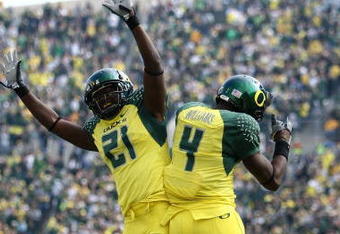 EUGENE, OR - OCTOBER 13:  Jaison Williams #4 of the Oregon Ducks celebrates with Garren Strong #21 after scoring a touchdown against the Washington State Cougars at Autzen Stadium October 13, 2007 in Eugene, Oregon.  (Photo by Jonathan Ferrey/Getty Images)