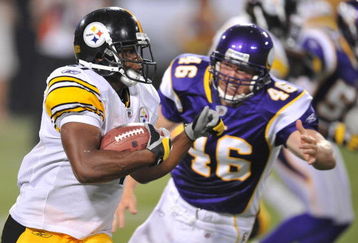 MINNEAPOLIS - AUGUST 23:  Anthony Smith #27 of the  Pittsburgh Steelers carries the ball during a preseason NFL game against the Minnesota Vikings at the Hubert H. Humphrey Metrodome, August 23, 2008 in Minneapolis, Minnesota.  (Photo by Tom Dahlin/Getty Images)