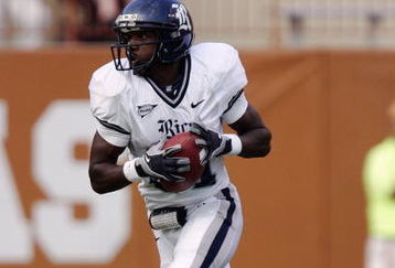 AUSTIN, TX - SEPTEMBER 20:  Jarett Dillard #81 of the Rice Owls runs with the ball during the game against the Texas Longhorns on September 20, 2008 at Darrell K Royal-Texas Memorial Stadium in Austin, Texas. Texas won 52-10. (Photo by Brian Bahr/Getty Images)