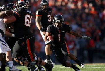 CORVALLIS, OR - NOVEMBER 15:  Jacquizz Rodgers #1 of the Oregon State Beavers runs with the ball against the California Golden Bears at Reser Stadium on November 15, 2008 in Corvalis, Oregon.  (Photo by Jonathan Ferrey/Getty Images)