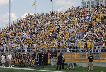 Dix_stadium_crowd2_feature