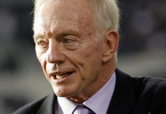 ARLINGTON, TX - AUGUST 21:  Dallas Cowboys team owner Jerry Jones looks on during a preseason game against the Tennessee Titans at Dallas Cowboys Stadium on August 21, 2009 in Arlington, Texas. (Photo by Tom Pennington/Getty Images) 
