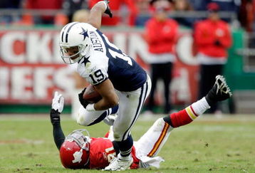 KANSAS CITY, MO - OCTOBER 11:  Miles Austin #19 of the Dallas Cowboys breaks a tackle and continues to the endzone for a touchdown to win the game in overtime during the game against the Kansas City Chiefs on October 11, 2009 at Arrowhead Stadiumin Kansas City, Missouri.  (Photo by Jamie Squire/Getty Images)