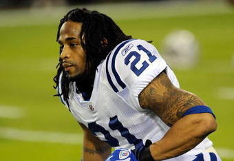 JACKSONVILLE, FL - DECEMBER 18:  Bob Sanders #21 of the Indianapolis Colts stretches prior to the game against the Jacksonville Jaguars at Jacksonville Municipal Stadium on December 18, 2008 in Jacksonville, Florida.  (Photo by Sam Greenwood/Getty Images)