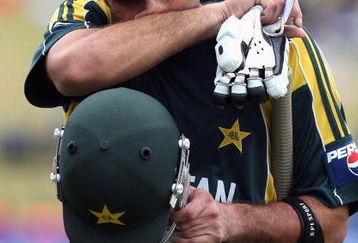 CENTURION, SOUTH AFRICA - SEPTEMBER 30:  Misbah-ul-Haq of Pakistan leaves the field after being dismissed during the ICC Champions Trophy Group A match between Australia and Pakistan played at Supersport Park on September 30, 2009 in Centurion, South Africa.  (Photo by Hamish Blair/Getty Images)