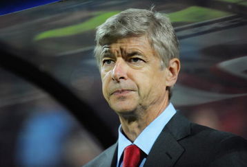 ALKMAAR, NETHERLANDS - OCTOBER 20:  Arsenal manager Arsene Wenger looks on before the UEFA Champions League Group H match between AZ Alkmaar and Arsenal at the DSB Stadium on October 20, 2009 in Alkmaar, Netherlands.  (Photo by Michael Regan/Getty Images)