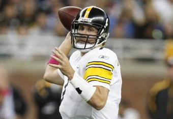 DETROIT - OCTOBER 11:  Ben Roethlisberger #7 of the Pittsburgh Steelers throws a pass against the Detroit Lions during their NFL game on October 11, 2009 at Ford Field in Detroit, Michigan. (Photo by Gregory Shamus/Getty Images)