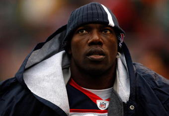 EAST RUTHERFORD, NJ - OCTOBER 18: Terrell Owens #81 of the Buffalo Bills stands on the sideline during the game against the New York Jets on October 18, 2009 at Giants Stadium in East Rutherford, New Jersey. (Photo by Jared Wickerham/Getty Images)