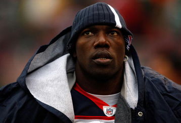 EAST RUTHERFORD, NJ - OCTOBER 18: Terrell Owens #81 of the Buffalo Bills stands on the sideline during the game against the New York Jets on October 18, 2009 at Giants Stadium in East Rutherford, New Jersey. (Photo by Jared Wickerham/Getty Images)
