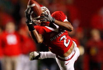 PISCATAWAY, NJ - OCTOBER 16:  Tim Brown #2 of the Rutgers University Scarlett Knights attempts to catch a pass against the University of Pittsburgh Panthers on October 16, 2009 at Rutgers Stadium in Piscataway, New Jersey.  (Photo by Jared Wickerham/Getty Images)