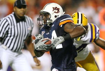 AUBURN, AL - SEPTEMBER 20:  Running back Danny McCray #44 of the Auburn Tigers looks for room to run while taking on the LSU Tigers at Jordan-Hare Stadium on September 20, 2008 in Auburn, Alabama. LSU defeated Auburn 26-21.  (Photo by Doug Benc/Getty Images)