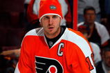 PHILADELPHIA - OCTOBER 22:  Mike Richards #18 of the Philadelphia Flyers warms up before playing the Boston Bruins on October 22, 2009 at Wachovia Center in Philadelphia, Pennsylvania.  (Photo by Jim McIsaac/Getty Images)