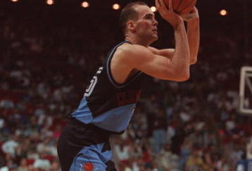 10 Apr 1996:  Danny Ferry of the Cleveland Cavaliers sets to shoot during the Cavaliers 116-104 defeat by the Orlando Magic at the Orlando Arena in Orlando, Florida.     Mandatory Credit: Allsport USA/Allsport