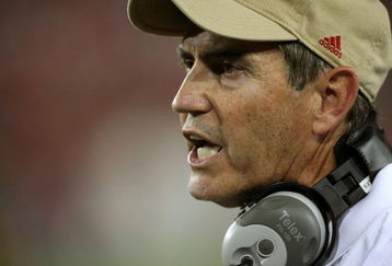 HOUSTON - NOVEMBER 17: Head coach Art Briles of the Houston Cougars shouts during the game with the Marshall Thundering Herd at Robertson Stadium November 17, 2007 in Houston, Texas. Houston won 35-28.  (Photo by Stephen Dunn/Getty Images)