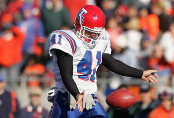 BOISE, ID - NOVEMBER 20:  Punter Matt Butler #41 of Louisiana Tech punts during the game with Boise State at Bronco Stadium on November 20, 2004 in Boise, Idaho. Boise State defeated Louisiana Tech 55-14. (Photo by Jeff Gross/Getty Images)