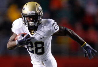 PISCATAWAY, NJ - OCTOBER 16:  Dion Lewis #28 of the University of Pittsburgh Panthers runs against the the Rutgers University Scarlett Knights on October 16, 2009 at Rutgers Stadium in Piscataway, New Jersey.  (Photo by Jared Wickerham/Getty Images)
