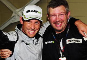 SAO PAULO, BRAZIL - OCTOBER 18:  Jenson Button (L) of Great Britain and Brawn GP is congratulated by Team Principal Ross Brawn (R) after clinching the F1 World Drivers Championship during the Brazilian Formula One Grand Prix at the Interlagos Circuit on October 18, 2009 in Sao Paulo, Brazil.  (Photo by Clive Mason/Getty Images)