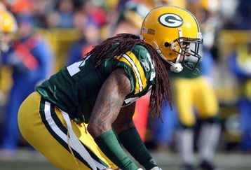 GREEN BAY, WI - DECEMBER 09: Al Harris #31 of the Green Bay Packers gets ready onfield against the Oakland Raiders on December 9, 2007 at Lambeau Field in Green Bay, Wisconsin. The Packers defeated the Raiders 38-7 to win the NFC North Division title. (Photo by Jonathan Daniel/Getty Images)