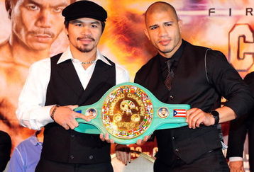 BEVERLY HILLS, CA - SEPTEMBER 14:  Manny Pacquiao and  Miguel Cotto pose for pictures during the press conference at the Beverly Hills Hotel on September 14, 2009 in Beverly Hills, California.  (Photo by Jacob de Golish/Getty Images)