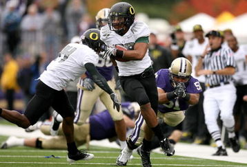 SEATTLE - OCTOBER 24:  Linebacker Kenny Rowe #58 of the Oregon Ducks returns an interception against Mykenna Ikehara #51 of the Washington Huskies on October 24, 2009 at Husky Stadium in Seattle, Washington. The Ducks defeated the Huskies 43-19. (Photo by Otto Greule Jr/Getty Images)