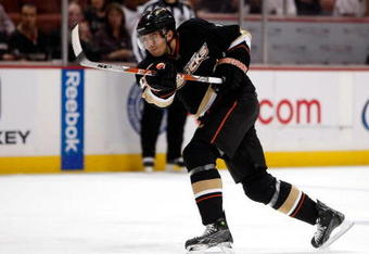 ANAHEIM, CA - OCTOBER 24:  Joffrey Lupul #14 of the Anaheim Ducks shoots and scores a goal in the first period against the Columbus Blue Jackets at Honda Center on October 24, 2009 in Anaheim, California.  (Photo by Jeff Gross/Getty Images)