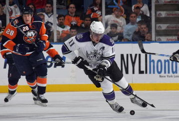 UNIONDALE, NY - OCTOBER 12:  Anze Kopitar #11 of the Los Angeles Kings looks to play the puck through the netural zone against the New York Islanders during their NHL game at the Nassau Coliseum on October 12, 2009 in Uniondale, New York. The Kings defeated the Islanders 2-1. (Photo by Bruce Bennett/Getty Images)