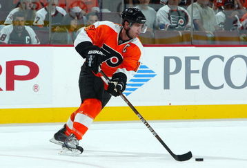 PHILADELPHIA - OCTOBER 22:  Mike Richards #18 of the Philadelphia Flyers skates against the Boston Bruins on October 22, 2009 at Wachovia Center in Philadelphia, Pennsylvania. The Flyers won the game 4-3 after a shootout.  (Photo by Jim McIsaac/Getty Images)