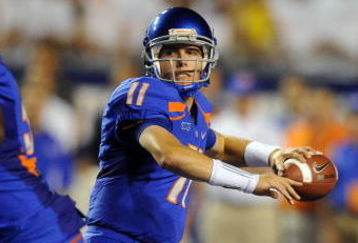 BOISE, ID - SEPTEMBER 3: Quarterback Kellen Moore #6 of the Boise State Broncos sets to throw a pass in the third quarter of the game against the Oregon Ducks at Bronco Stadium on September 3, 2009 in Boise, Idaho. Boise State won the game 19-8. (Photo by Steve Dykes/Getty Images)