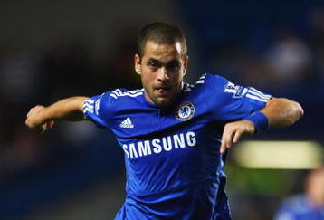 LONDON - OCTOBER 24:  Joe Cole of Chelsea in action during the Barclays Premier League match between Chelsea and Blackburn Rovers at Stamford Bridge on October 24, 2009 in London, England.  (Photo by Phil Cole/Getty Images)