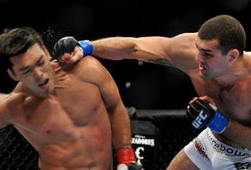 LOS ANGELES, CA - OCTOBER 24:  UFC Light Heavyweight Champion Lyoto Machida (R) battles with UFC Light Heavyweight challenger Mauricio Rua (L) during their title fight at UFC 104 at Staples Center on October 24, 2009 in Los Angeles, California.  (Photo by Jon Kopaloff/Getty Images)