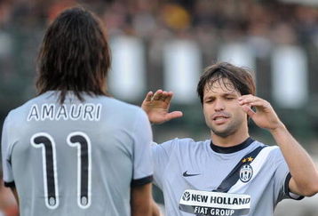 SIENA, ITALY - OCTOBER 25:  Amauri (L) of Juventus FC celebrates his first goal with teammate Ribas da Cunha Diego during the Serie A match between AC Siena and Juventus FC at Artemio Franchi - Mps Arena Stadium on October 25, 2009 in Siena, Italy.  (Photo by Massimo Cebrelli/Getty Images)