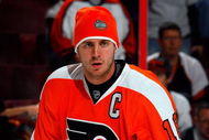 PHILADELPHIA - OCTOBER 22: Mike Richards #18 of the Philadelphia Flyers warms up before playing the Boston Bruins on October 22, 2009 at Wachovia Center in Philadelphia, Pennsylvania. (Photo by Jim McIsaac/Getty Images)