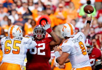 TUSCALOOSA, AL - OCTOBER 24:  Terrence Cody #62 of the Alabama Crimson Tide pushes into the backfield against Jacques McClendon #65 of the Tennessee Volunteers in front of quarterback Jonathan Crompton #8 at Bryant-Denny Stadium on October 24, 2009 in Tuscaloosa, Alabama.  (Photo by Kevin C. Cox/Getty Images)