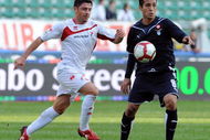 BARI, ITALY - OCTOBER 25: Riccardo Allegretti AS Bari and Francelino Matuzalem SS Lazio in action during the Serie A match between Bari and Lazio at Stadio San Nicola on October 25, 2009 in Bari, Italy. (Photo by Giuseppe Bellini/Getty Images)