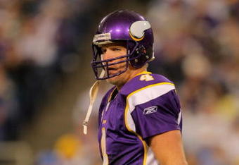 MINNEAPOLIS - OCTOBER 18:  Quarterback Brett Favre #4 of the Minnesota Vikings directs the offense against the Baltimore Ravens during NFL action at Hubert H. Humphrey Metrodome on October 18, 2009 in Minneapolis, Minnesota. Te Vikings defeated the Ravens 33-31.  (Photo by Doug Pensinger/Getty Images)