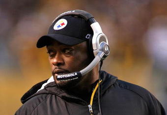 PITTSBURGH - NOVEMBER 09: Mike Tomlin, head coach  of the Pittsburgh Steelers walks the sideline against the Indianapolis Colts  on November 9, 2008 at Heinz Field in Pittsburgh, Pennsylvania. The Colts won 24-20. (Photo by Rick Stewart/Getty Images)