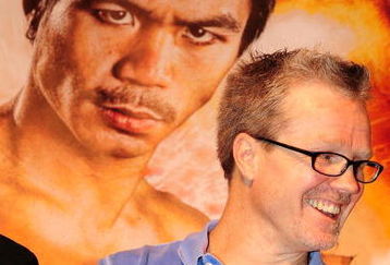 BEVERLY HILLS, CA - SEPTEMBER 14: Freddy Roach jokes with boxer Manny Pacquiao during the press conference at the Beverly Hills Hotel  on September 14, 2009 in Beverly Hills, California.  (Photo by Jacob de Golish/Getty Images)