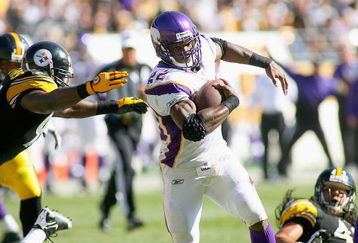 PITTSBURGH - OCTOBER 25: Adrian Peterson #28 of the Minnesota Vikings runs past Lawrence Timmons #94 of the Pittsburgh Steelers at Heinz Field on October 25, 2009 in Pittsburgh, Pennsylvania.  (Photo by Rick Stewart/Getty Images)